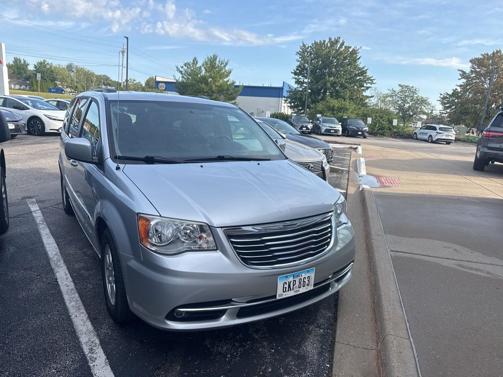 2011 Chrysler Town & Country Touring photo 3