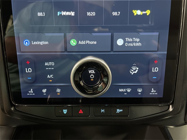 2025 Ford F-150 Lightning photo 17
