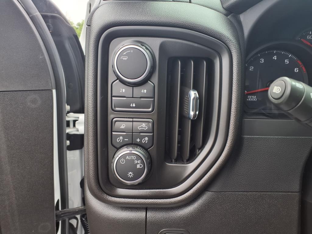 2024 Chevrolet Silverado 2500HD Custom photo 11
