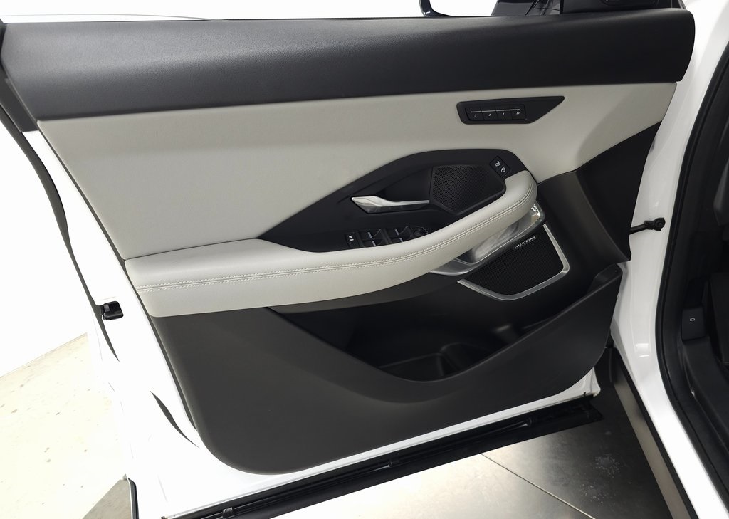 2024 JAGUAR PACE P250 - Image 11