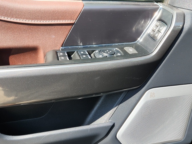 2023 Ford F-150 Lariat photo 12