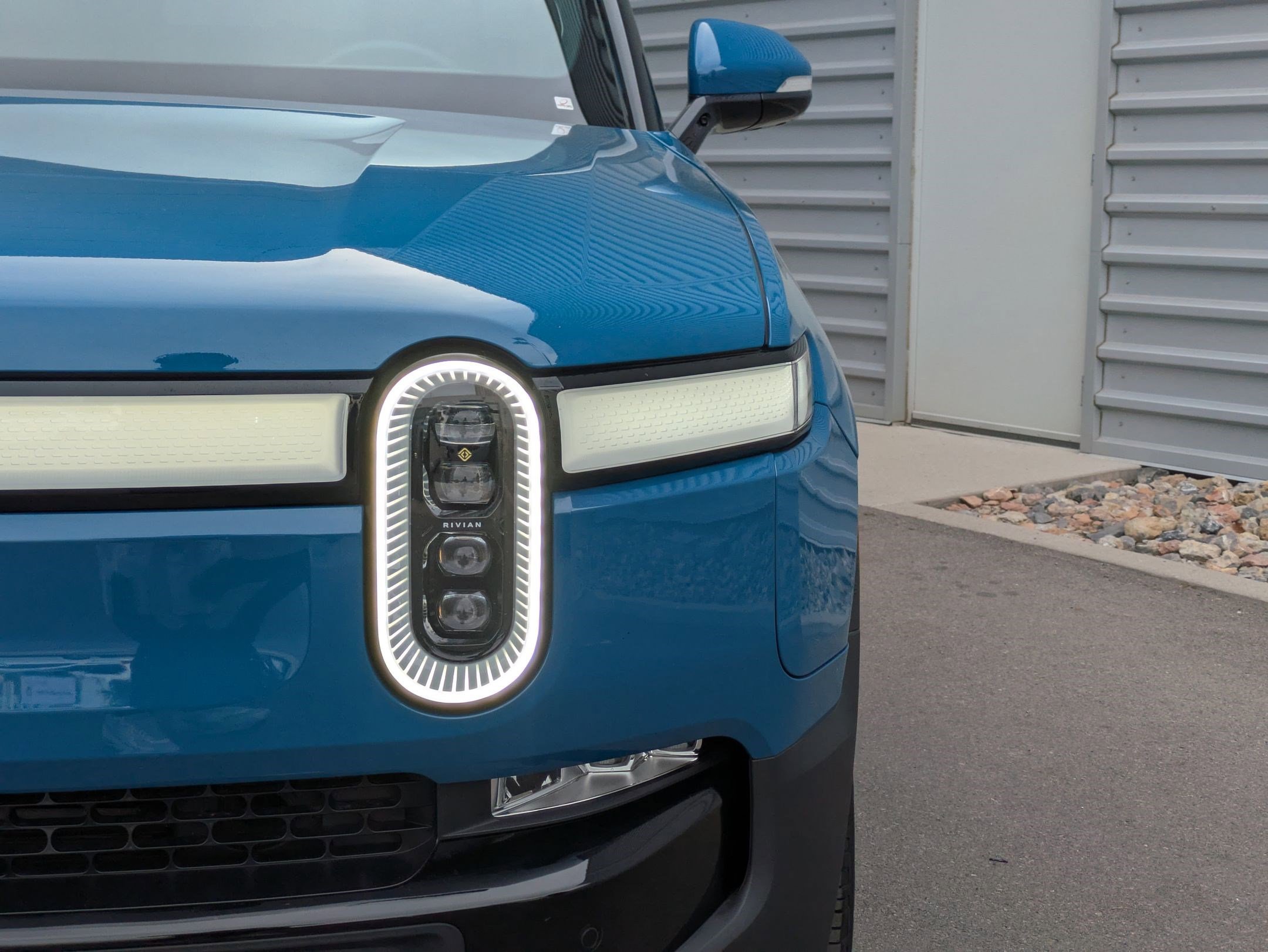 2022 Rivian R1T Adventure photo 9