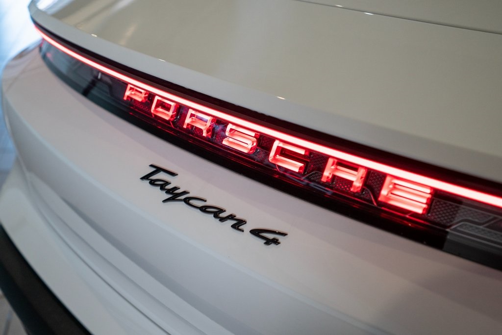 2025 Porsche Taycan S photo 12