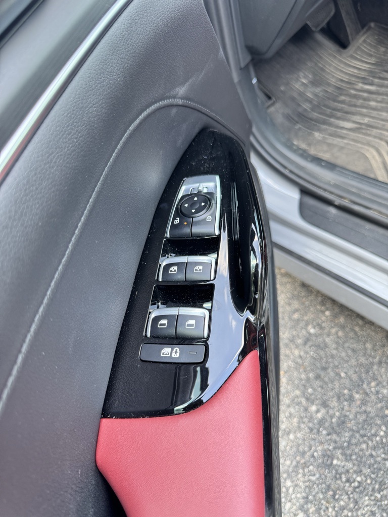2025 Kia K5 GT-Line photo 8