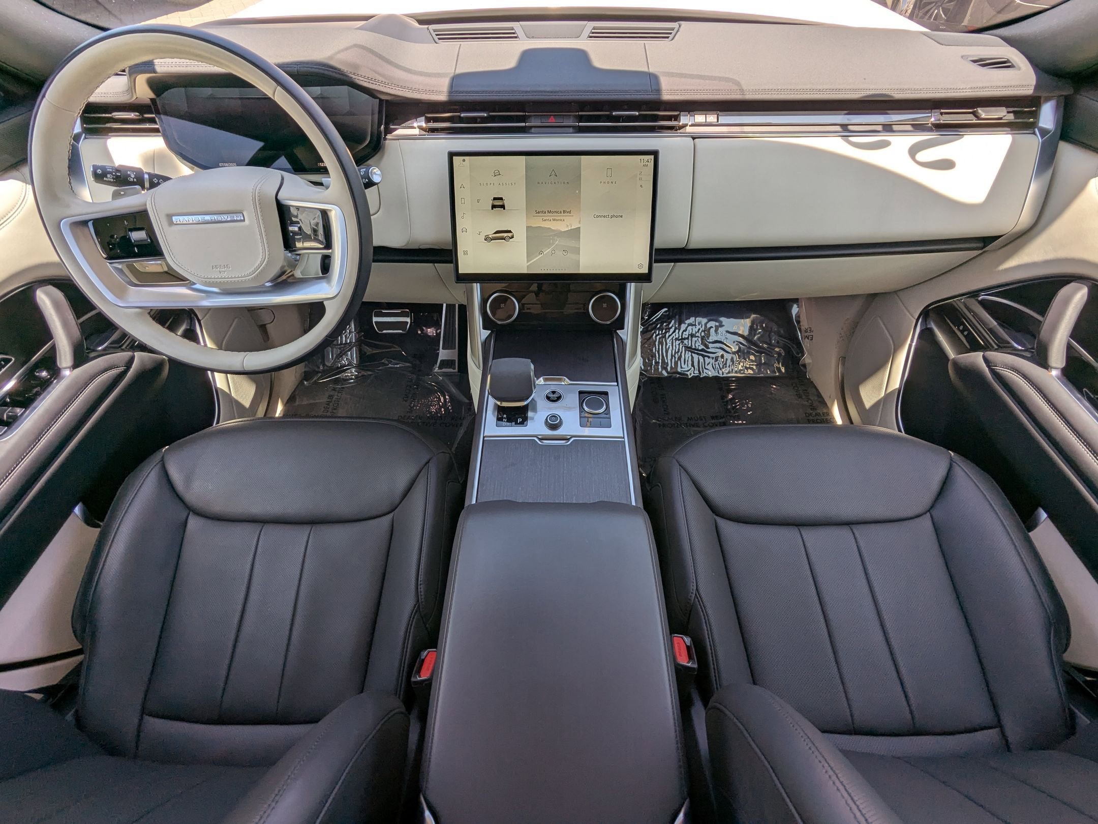 2023 Land Rover Range Rover SE photo 18