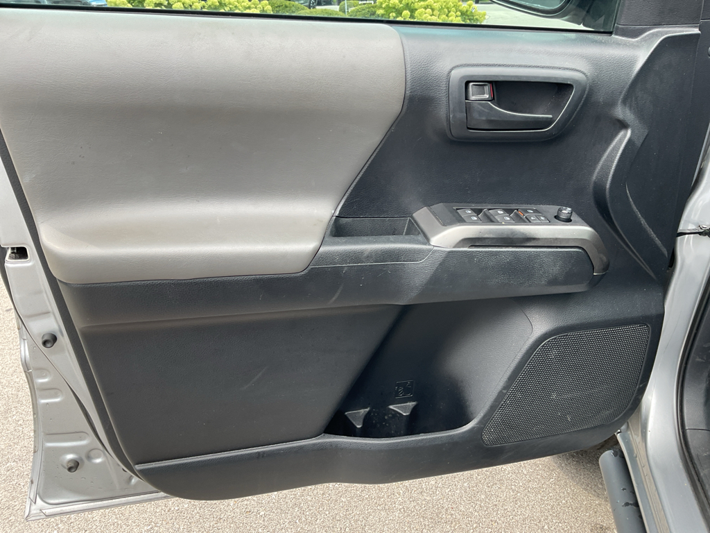 2019 Toyota Tacoma SR5 photo 13