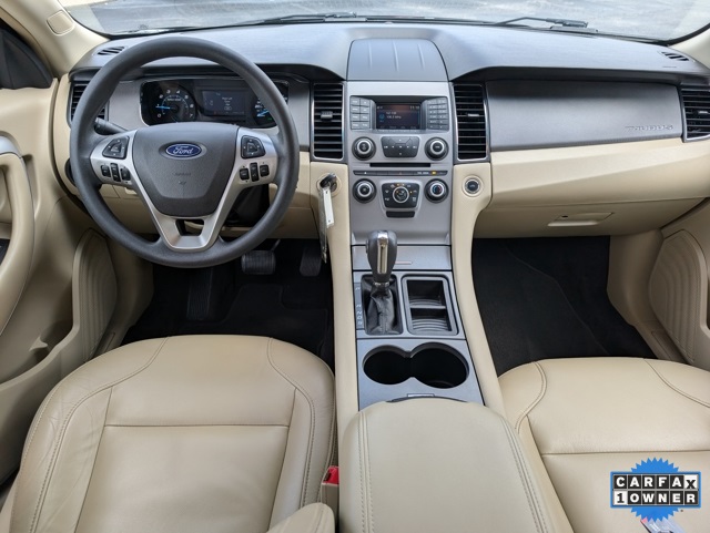 2017 Ford Taurus SE photo 9