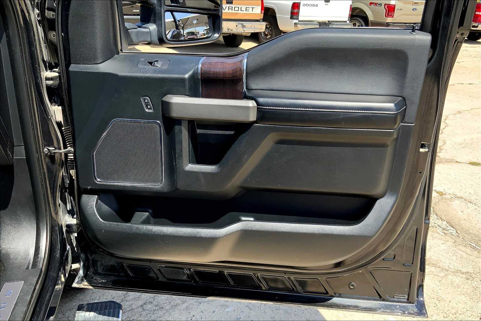 2015 Ford F-150 Platinum photo 20