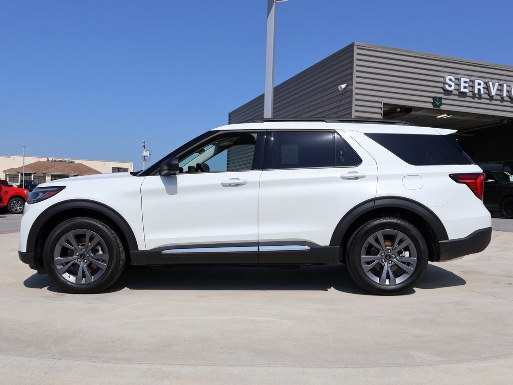 2025 Ford Explorer photo 2