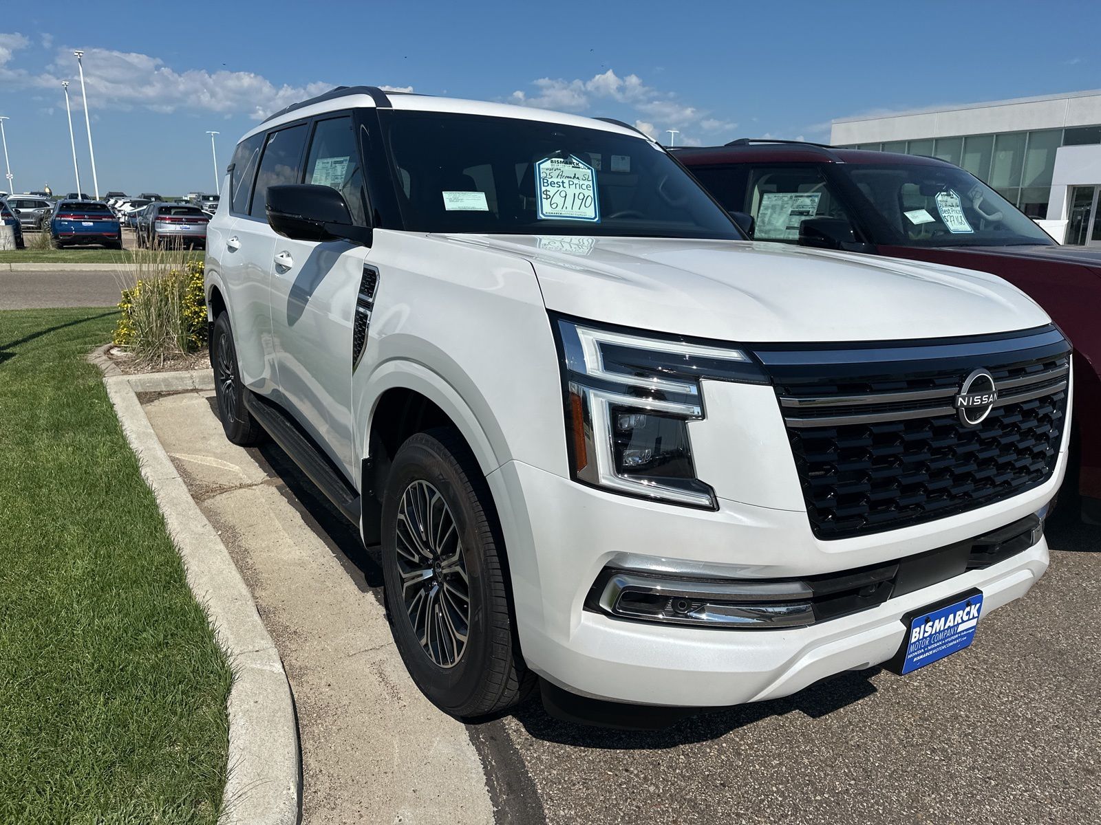 2025 Nissan Armada SL photo 3