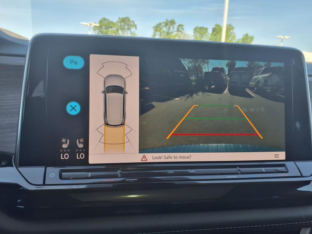 2025 Volkswagen Atlas SEL photo 3