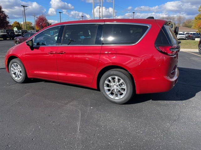 2026 Chrysler Pacifica Limited photo 2