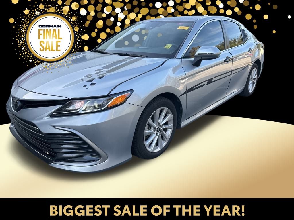 2023 Toyota Camry LE's photo