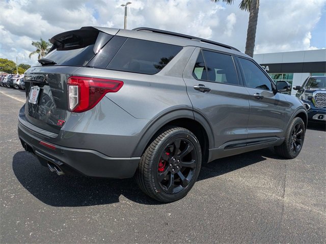 2023 Ford Explorer ST photo 4