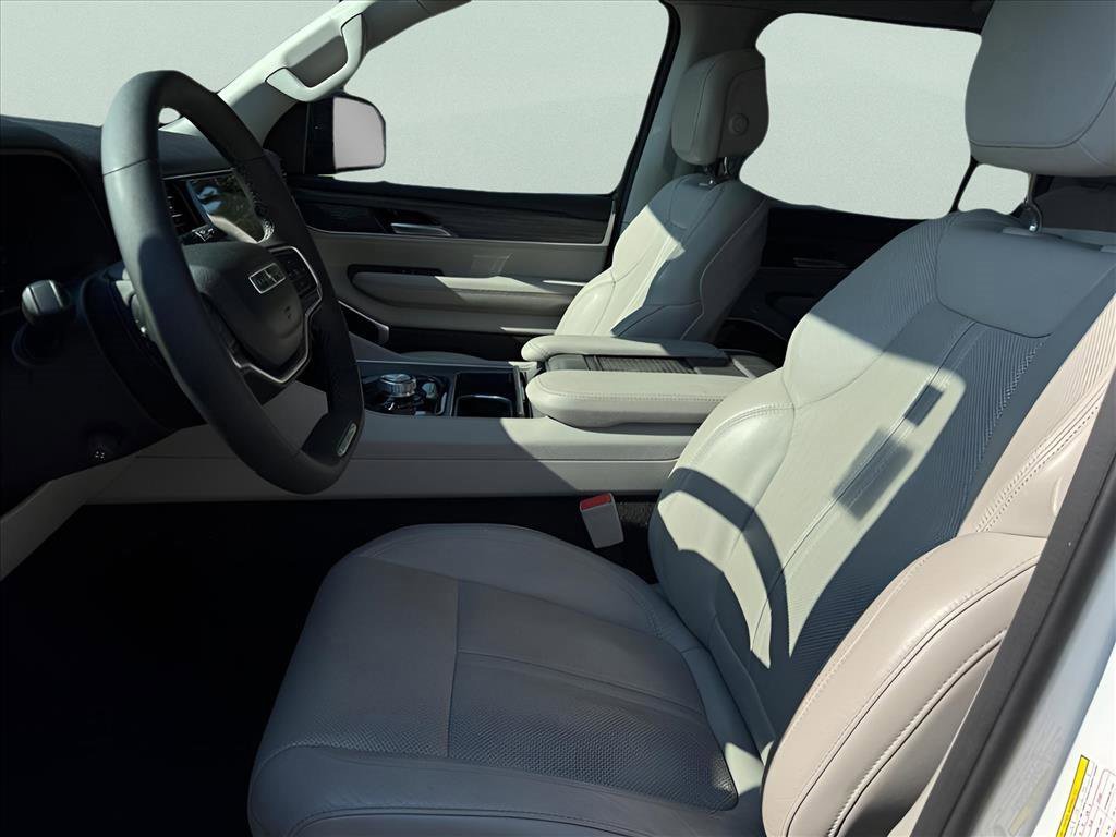 2024 Jeep Wagoneer L Series II photo 14