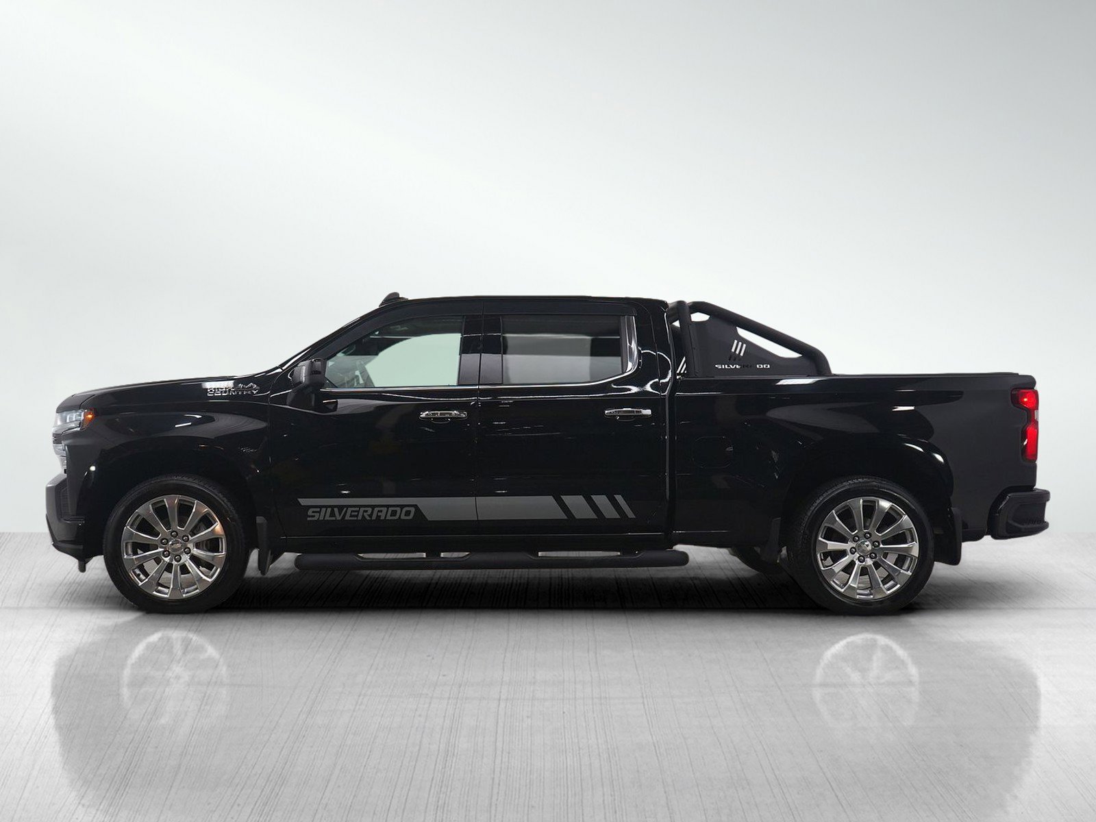 Used 2020 Chevrolet Silverado 1500 High Country with VIN 1GCUYHEL5LZ106049 for sale in White Bear Lake, Minnesota