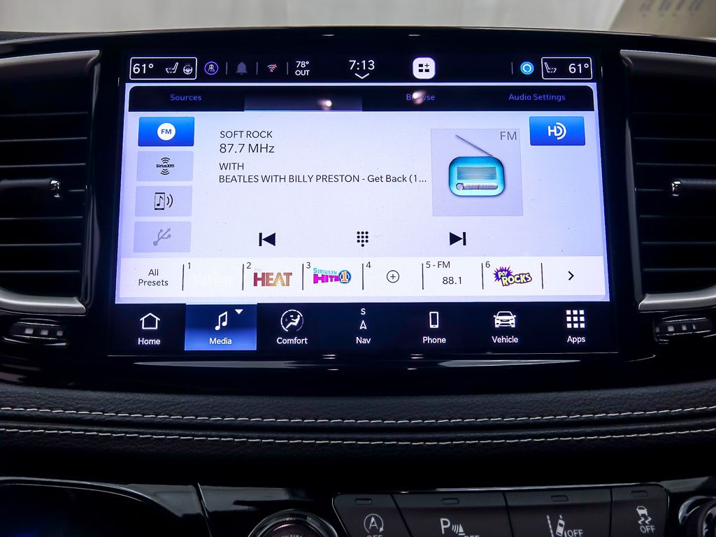 2021 Chrysler Pacifica Touring L photo 16