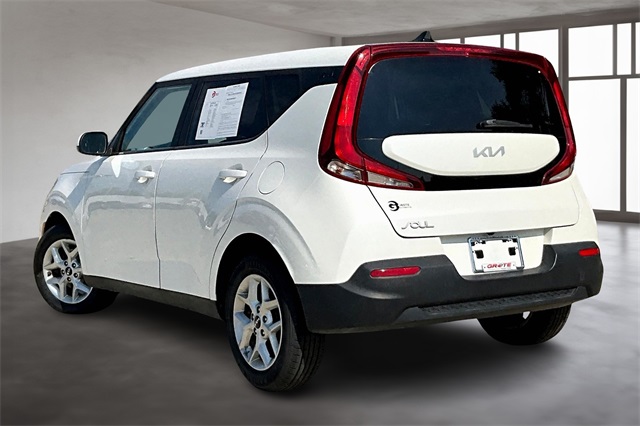 2022 Kia Soul LX photo 13