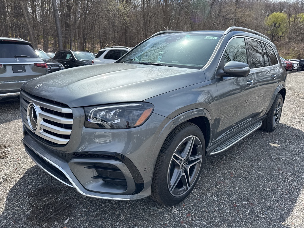 2025 Mercedes Benz GLS 450 4MATIC photo 3
