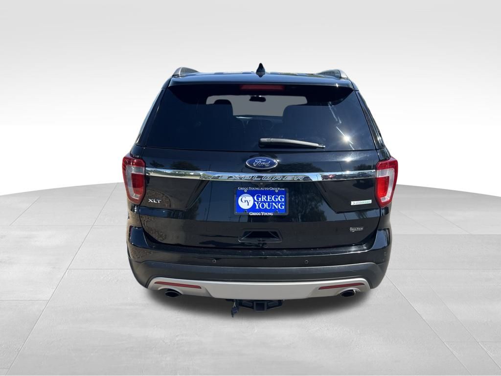 2016 Ford Explorer XLT photo 3