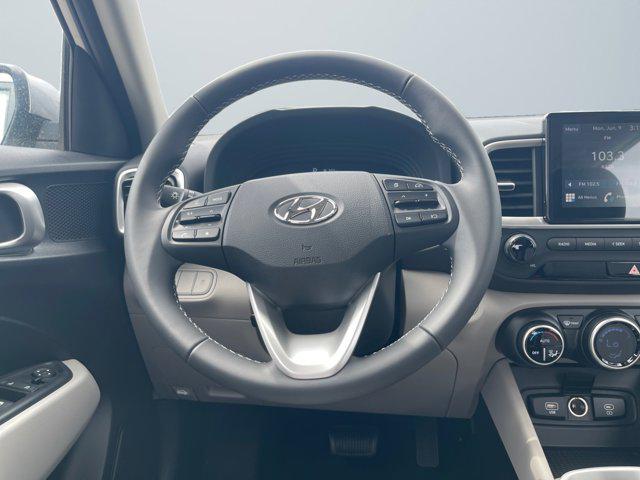 2025 Hyundai Venue SEL photo 12