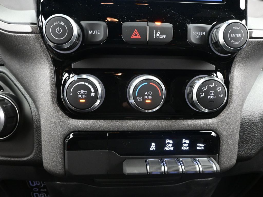 2025 Ram 1500 Tradesman photo 14