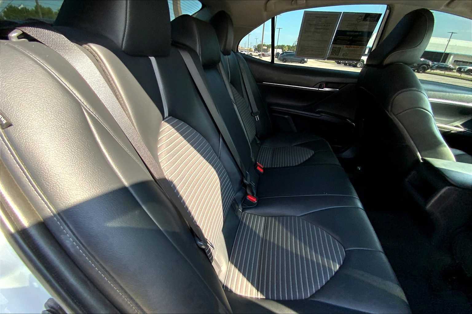 2022 Toyota Camry SE photo 17