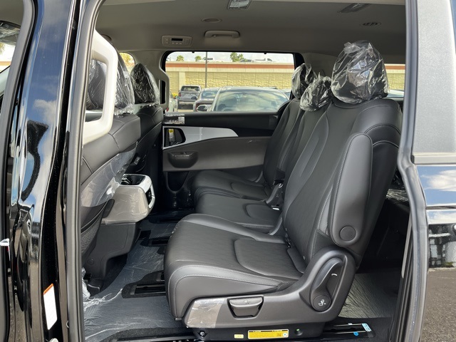 2026 Kia Carnival LXS photo 17