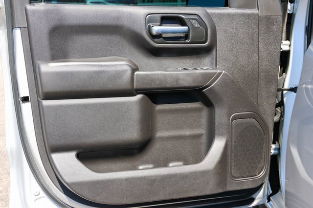 Used 2021 Silver Ice Metallic Chevrolet Custom image 8