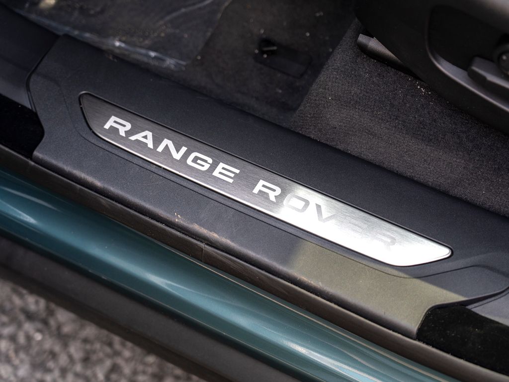 2026 Land Rover Range Rover Velar S photo 15
