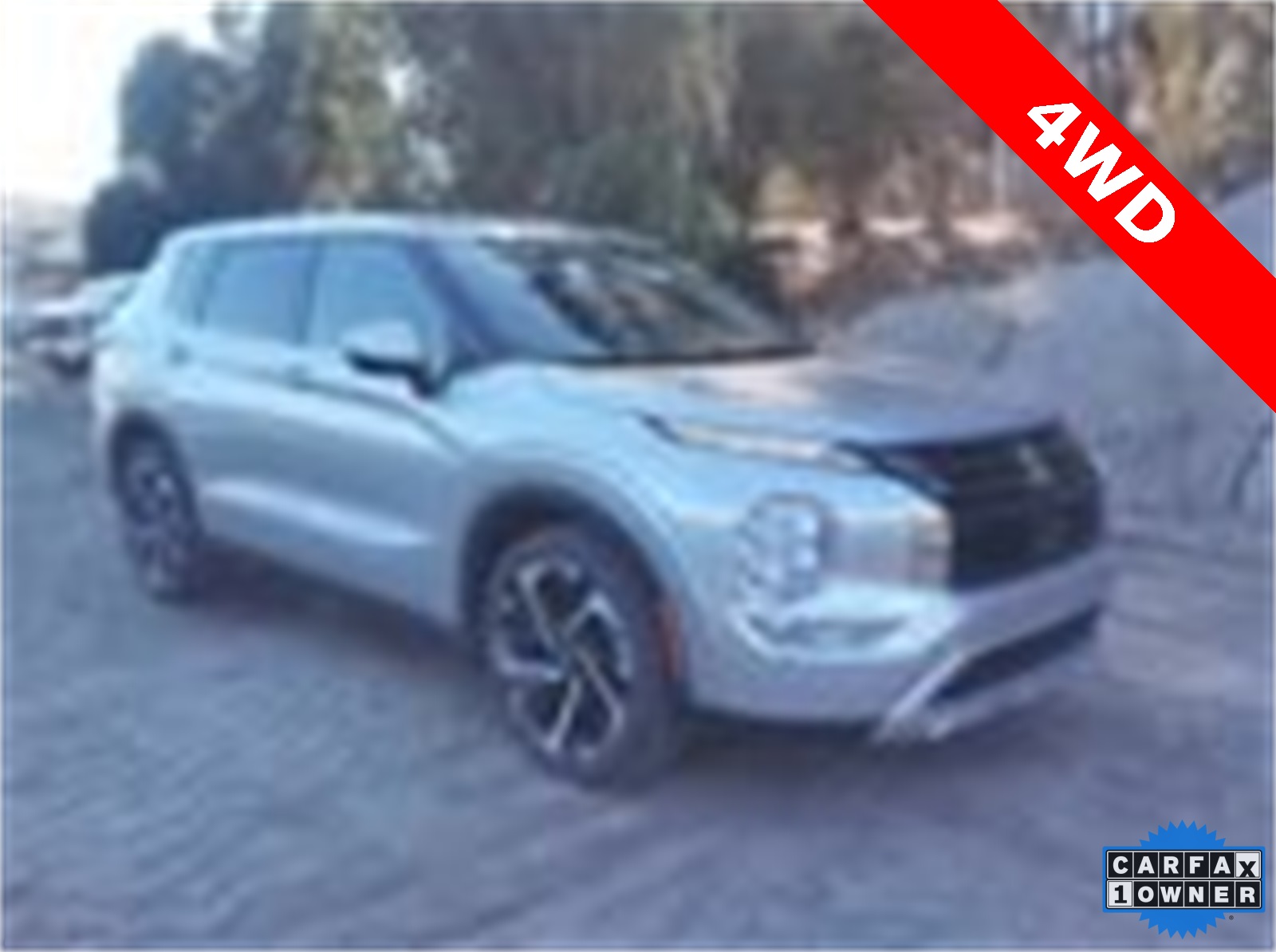 2024 Mitsubishi Outlander SE's photo