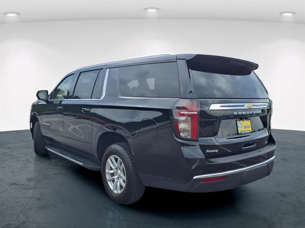 2023 Chevrolet Suburban LT photo 2