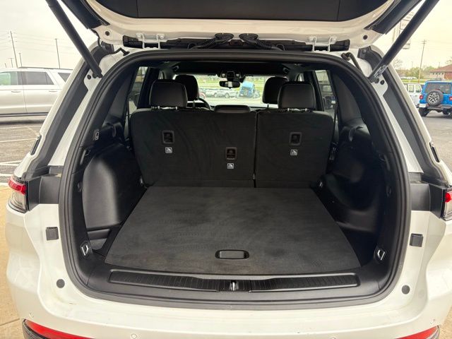 2024 Jeep Grand Cherokee Altitude photo 17