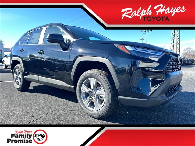 2025 Toyota RAV4 LE's photo