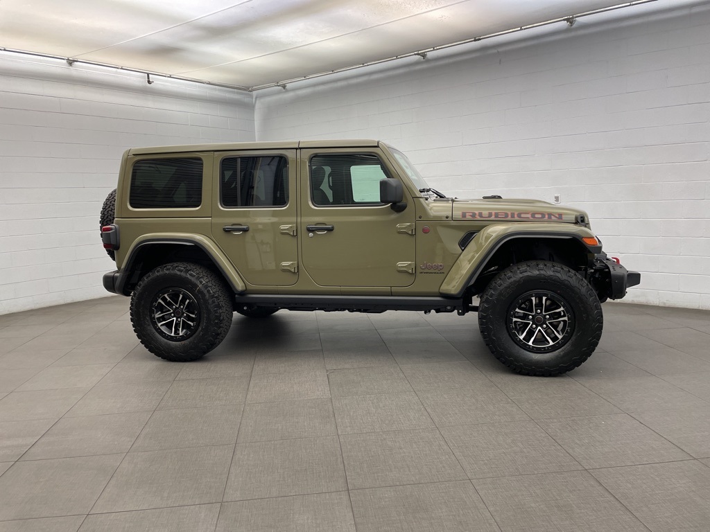 2025 Jeep Wrangler Rubicon photo 2