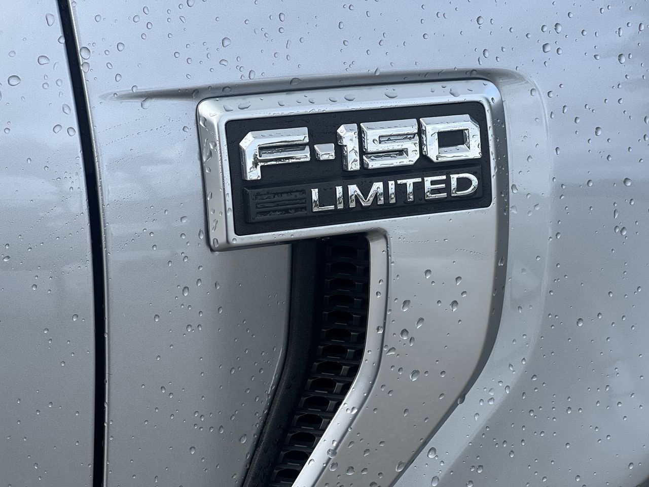 2022 Ford F-150 Limited photo 7