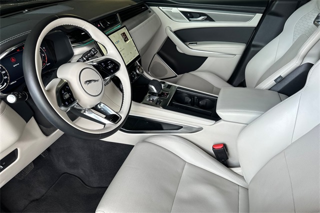 2025 Jaguar F-PACE P250 R-Dynamic S photo 8