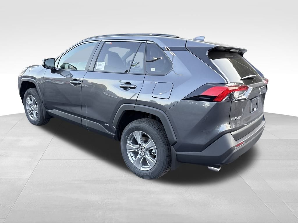 2025 Toyota RAV4 Hybrid XLE photo 3