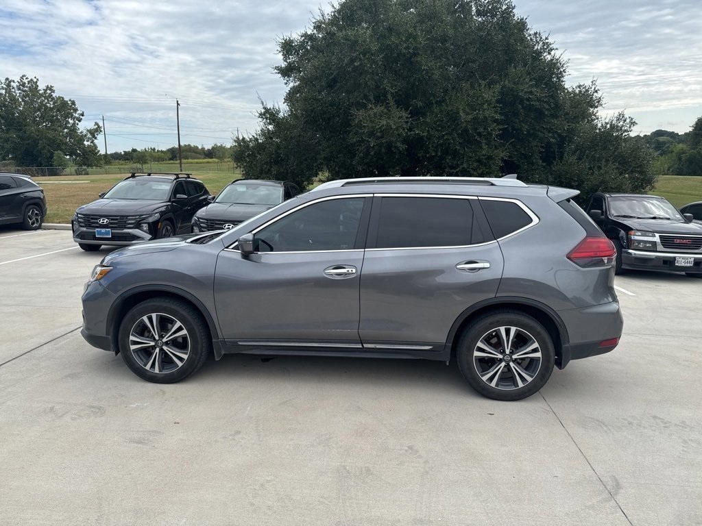 2017 Nissan Rogue SL photo 2