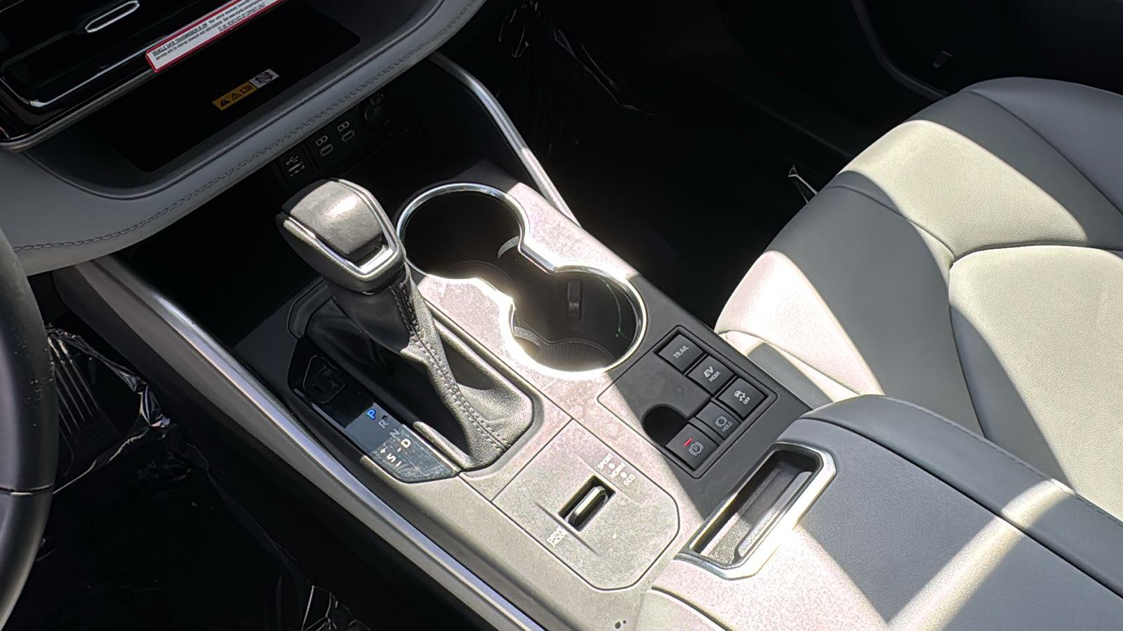 2024 Toyota Highlander Hybrid XLE photo 21