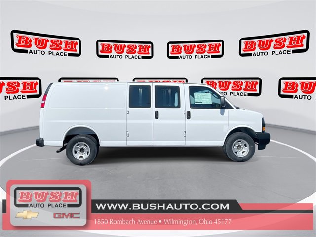 2025 Chevrolet Express Cargo 3500 photo 3