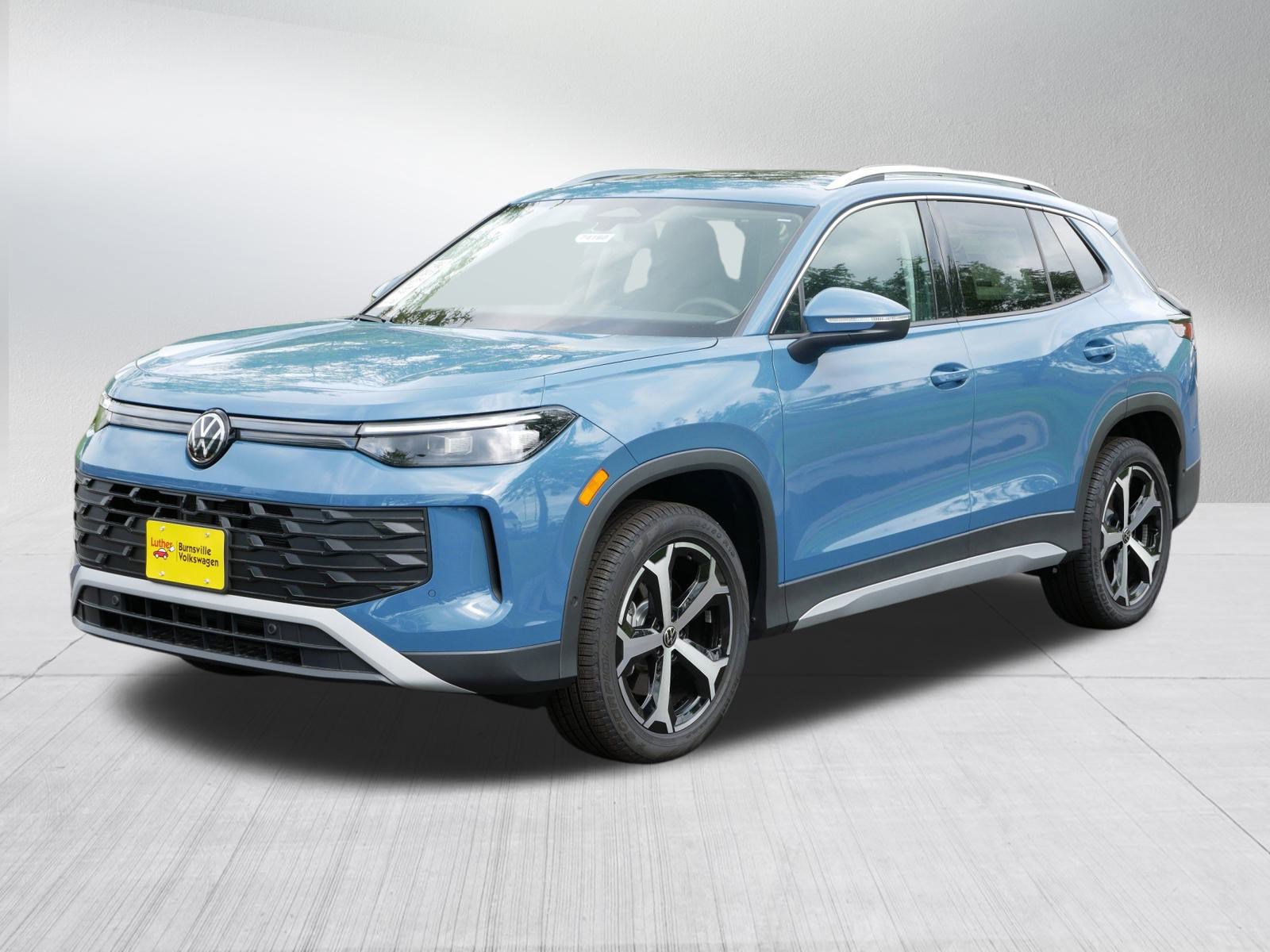 2025 Volkswagen Tiguan SE photo 2