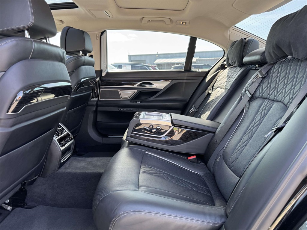 2020 Bmw 750i xDrive Sedan photo 16