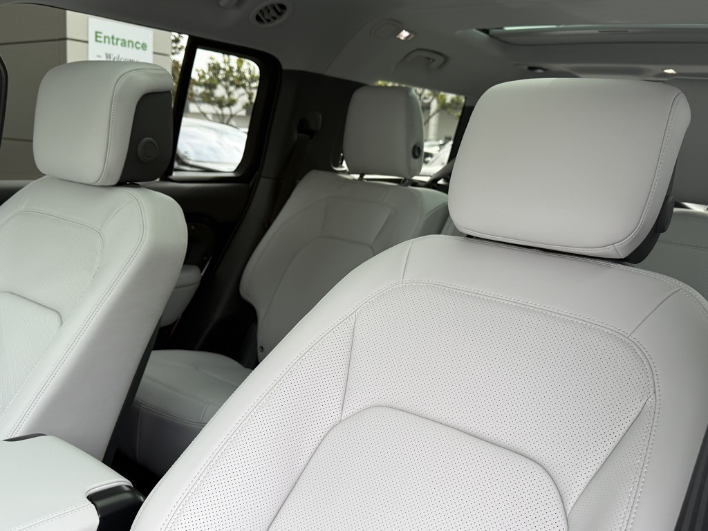2025 Land Rover Defender 130 S photo 13