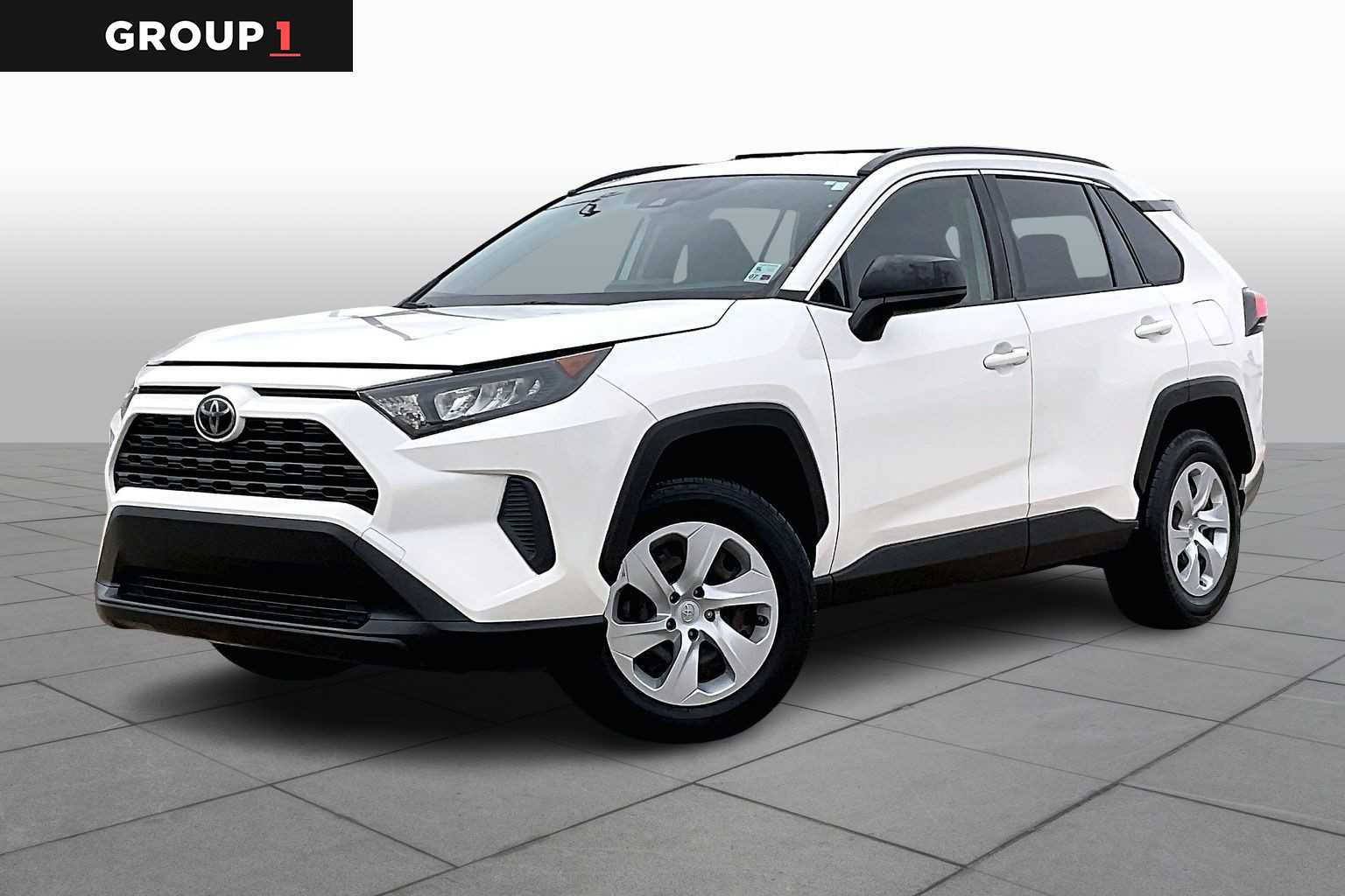 2019 Toyota RAV4 LE's photo