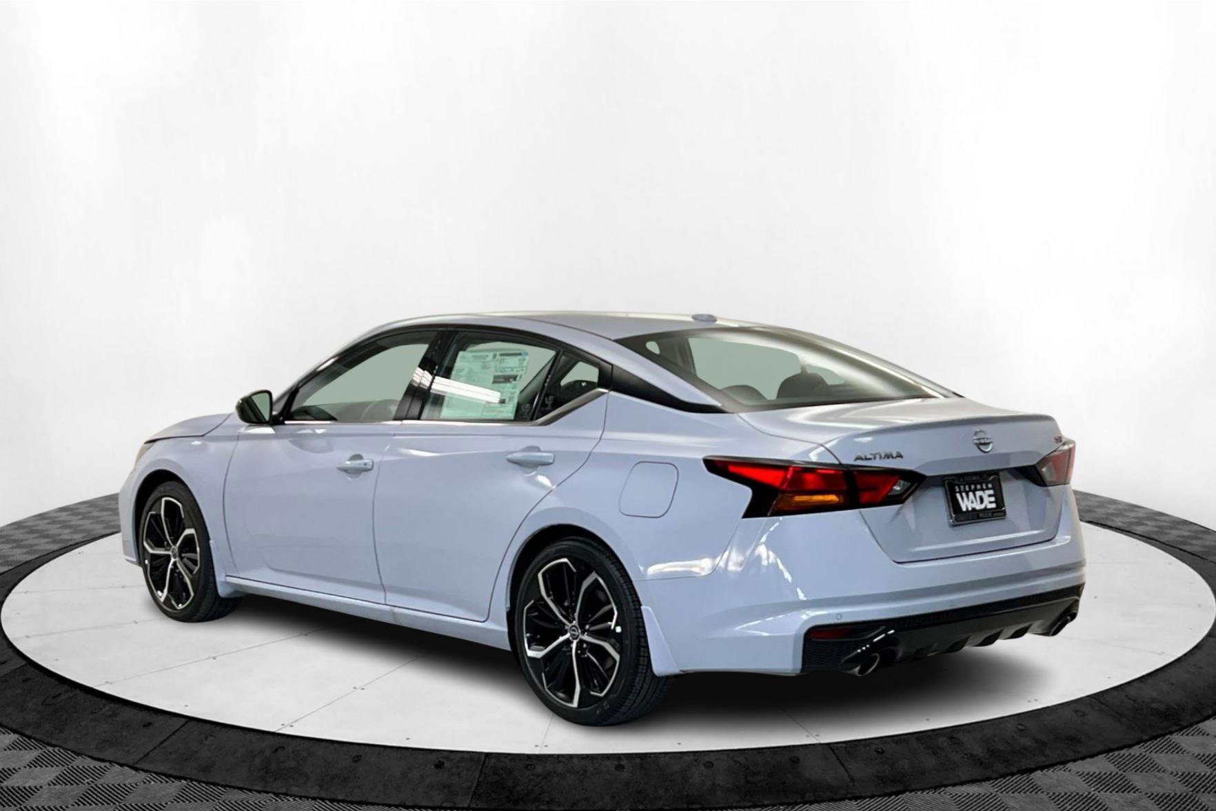 2025 Nissan Altima SR photo 3