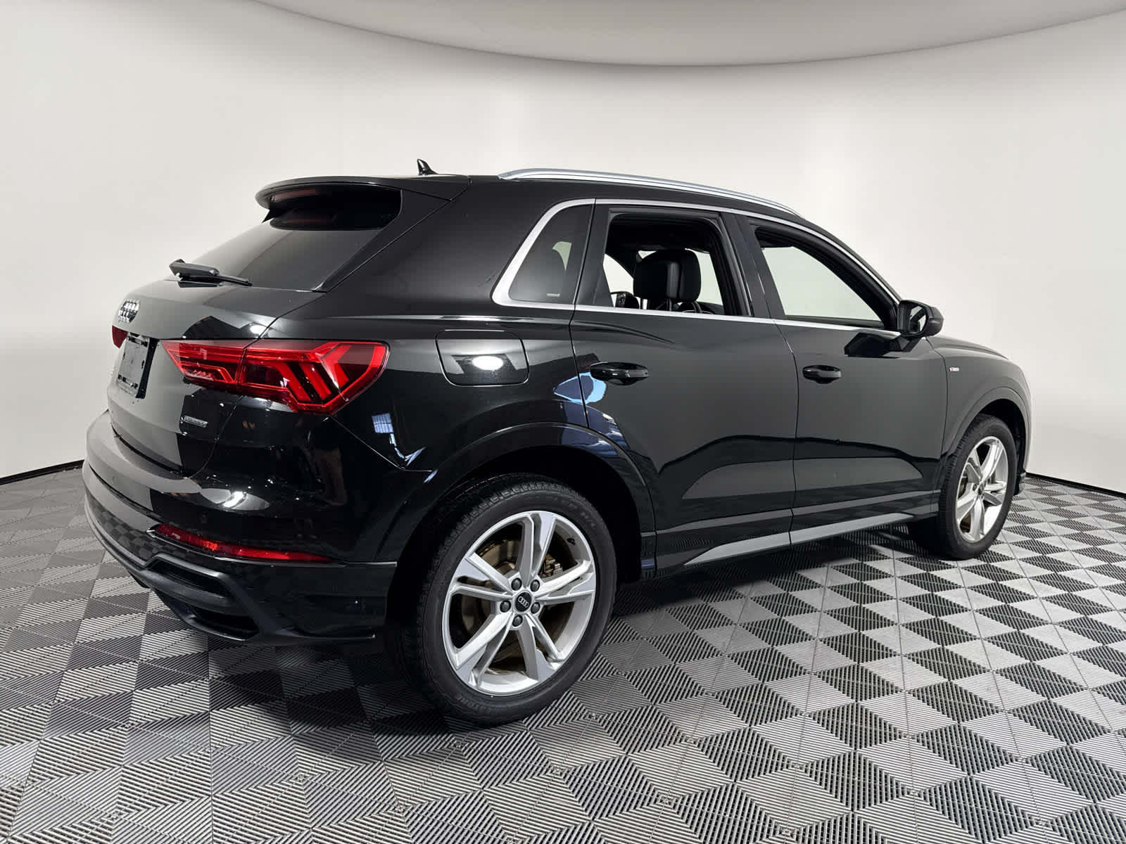 2022 Audi Q3 S line Premium Plus photo 6