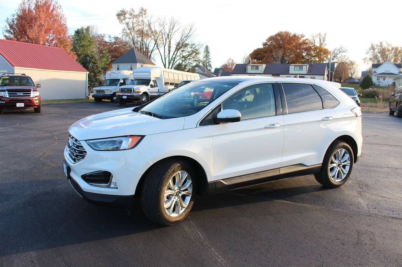 2023 Ford Edge Titanium's photo