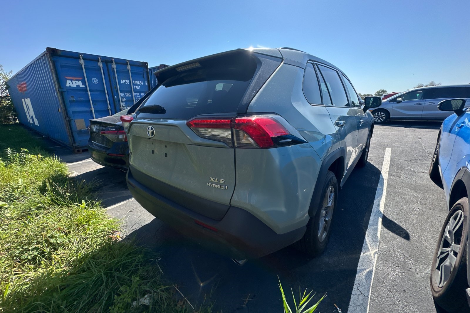 2022 Toyota RAV4 Hybrid XLE photo 4