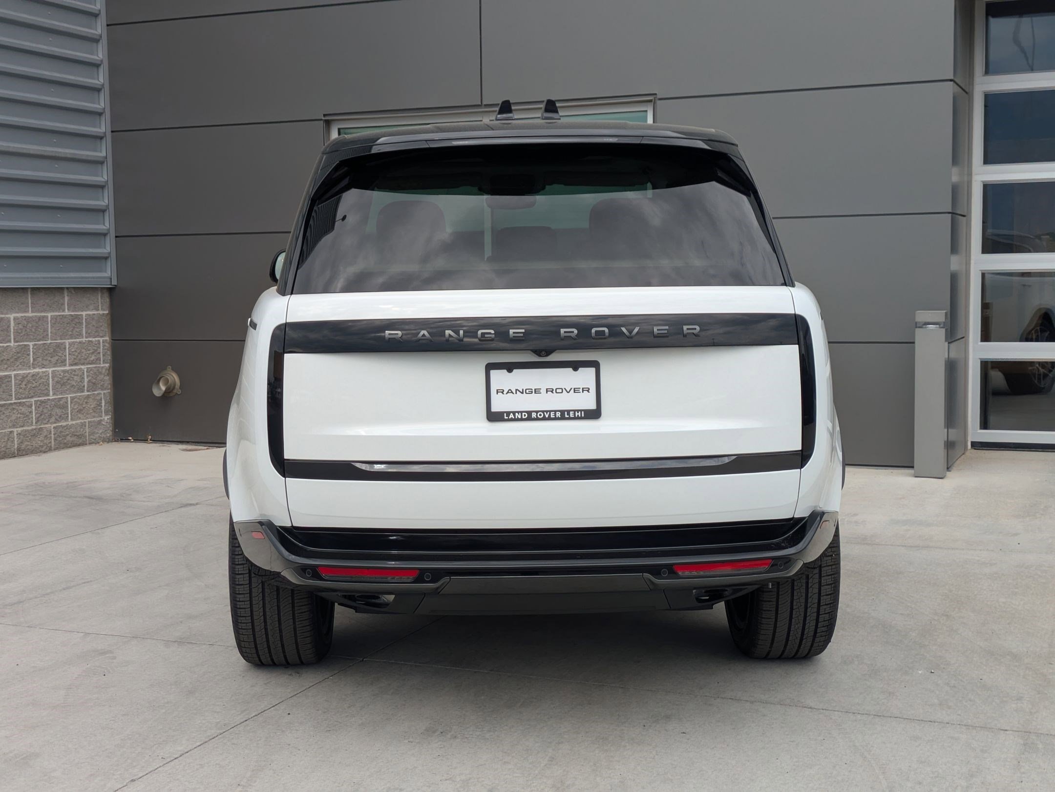 2025 Land Rover Range Rover SE photo 7